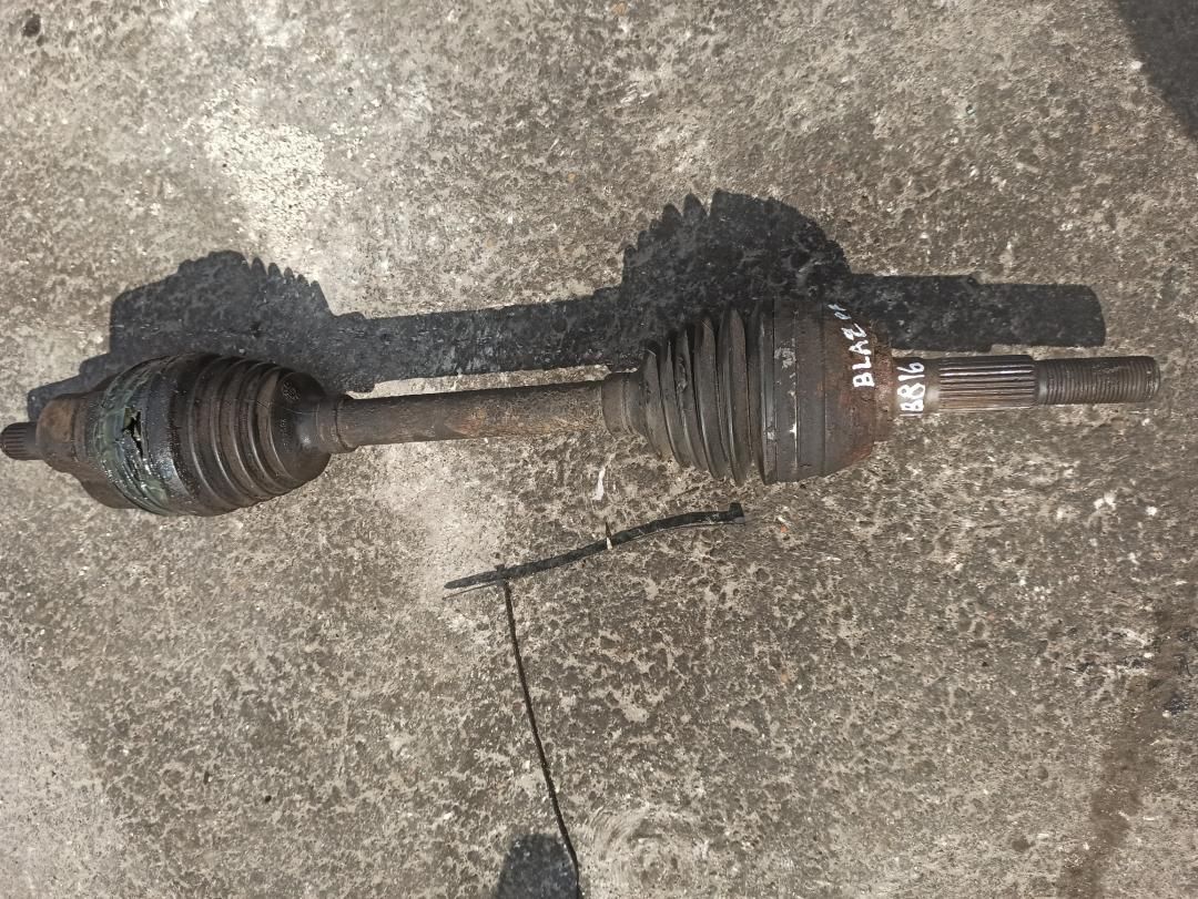 полуось передняя левая (приводной вал, ШРУС) Chevrolet TrailBlazer 1 поколение 2003, 4.2 л., бензин, внедорожник 5 дв. - фото №1