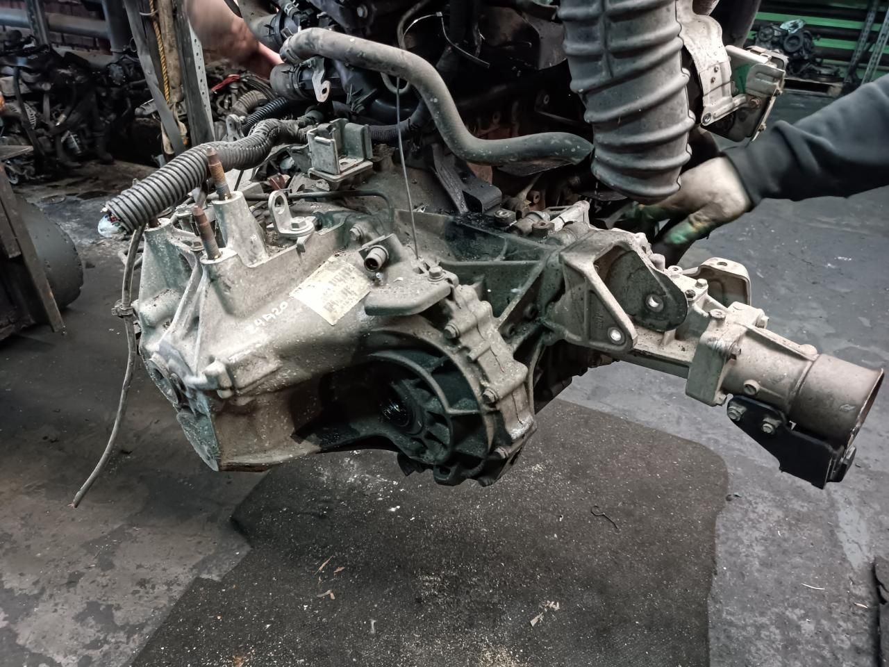 КПП механическая (МКПП) Citroen C-Crosser 1 поколение 2009, 2.2 л., дизель - фото №1