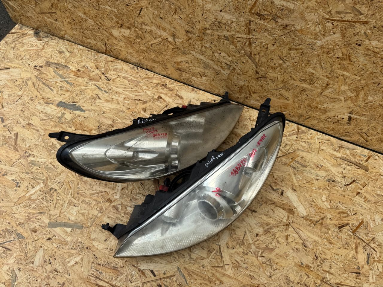 фара правая Peugeot 407 Coupe 1 поколение 2007 - фото №1