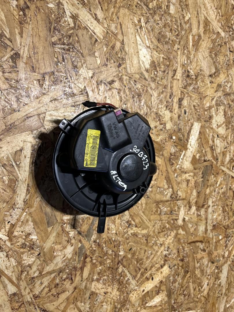 моторчик печки SEAT Altea 1 поколение 2007 - фото №1