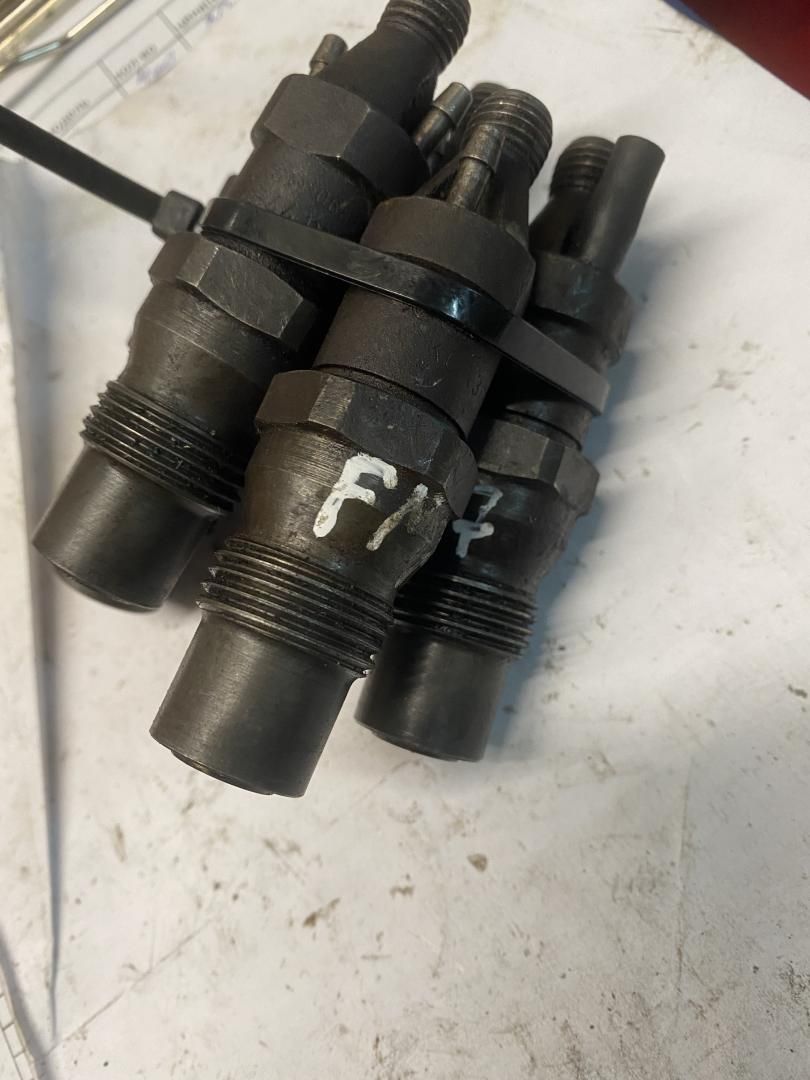 форсунка Volkswagen Transporter T4 1994, 1.9 л., дизель, 068130202 - фото №1