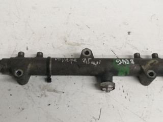 топливная рампа Chrysler Voyager 3 поколение 2001, 2.5 л., дизель, минивэн