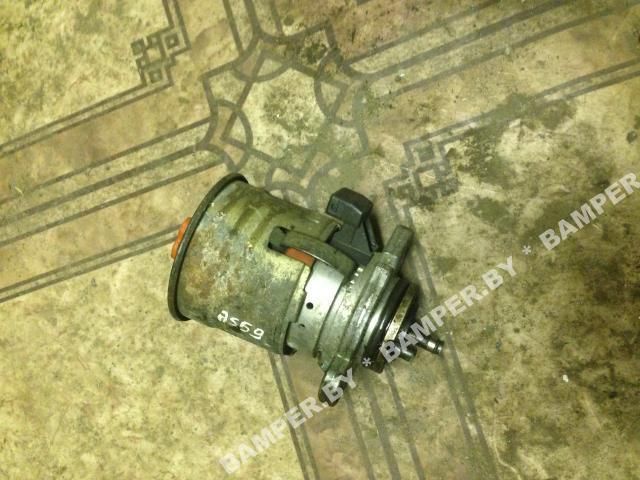 распределитель зажигания (трамблёр) Volkswagen Golf 3 поколение 1998, 1.6 л., бензин, кабриолет - фото №1