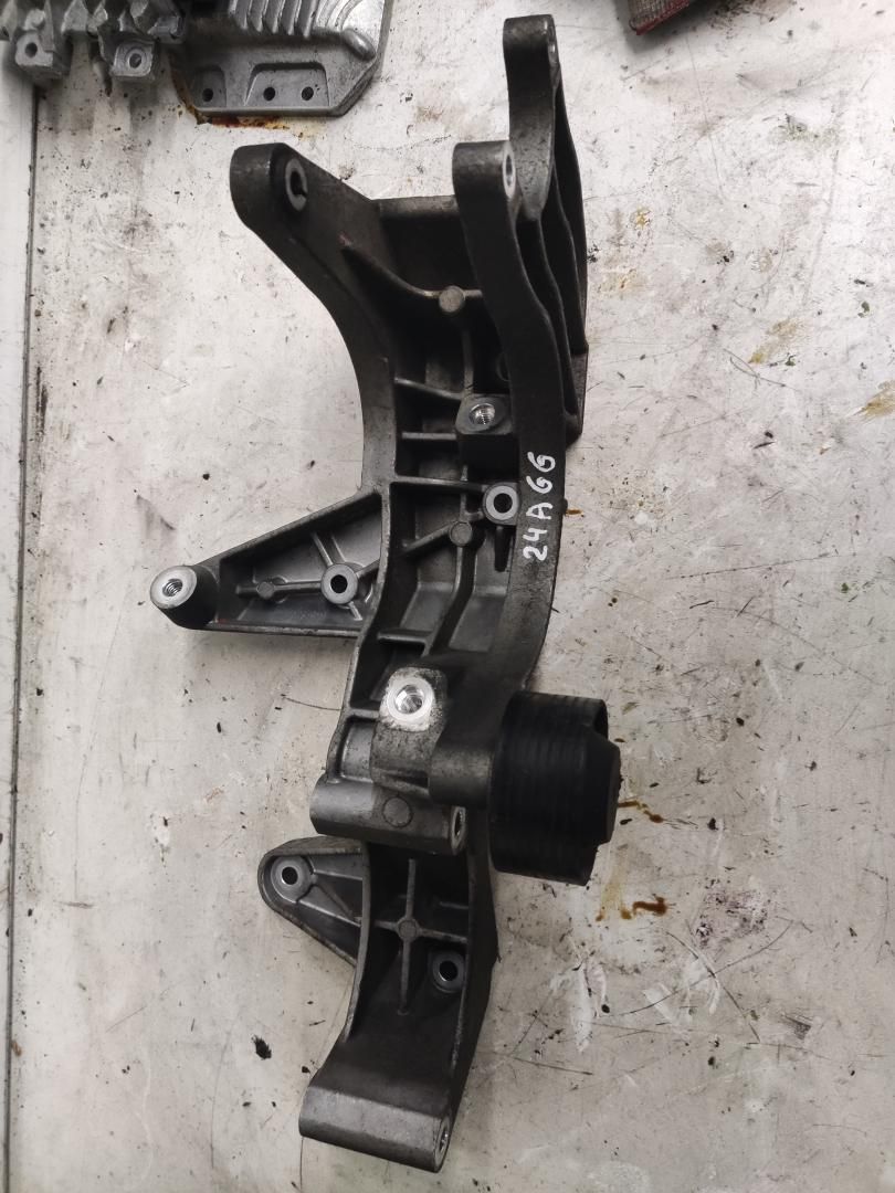 кронштейн генератора Volkswagen Touareg 1 поколение (2002 - 2007), 3.2 л., i, бензин - фото №1
