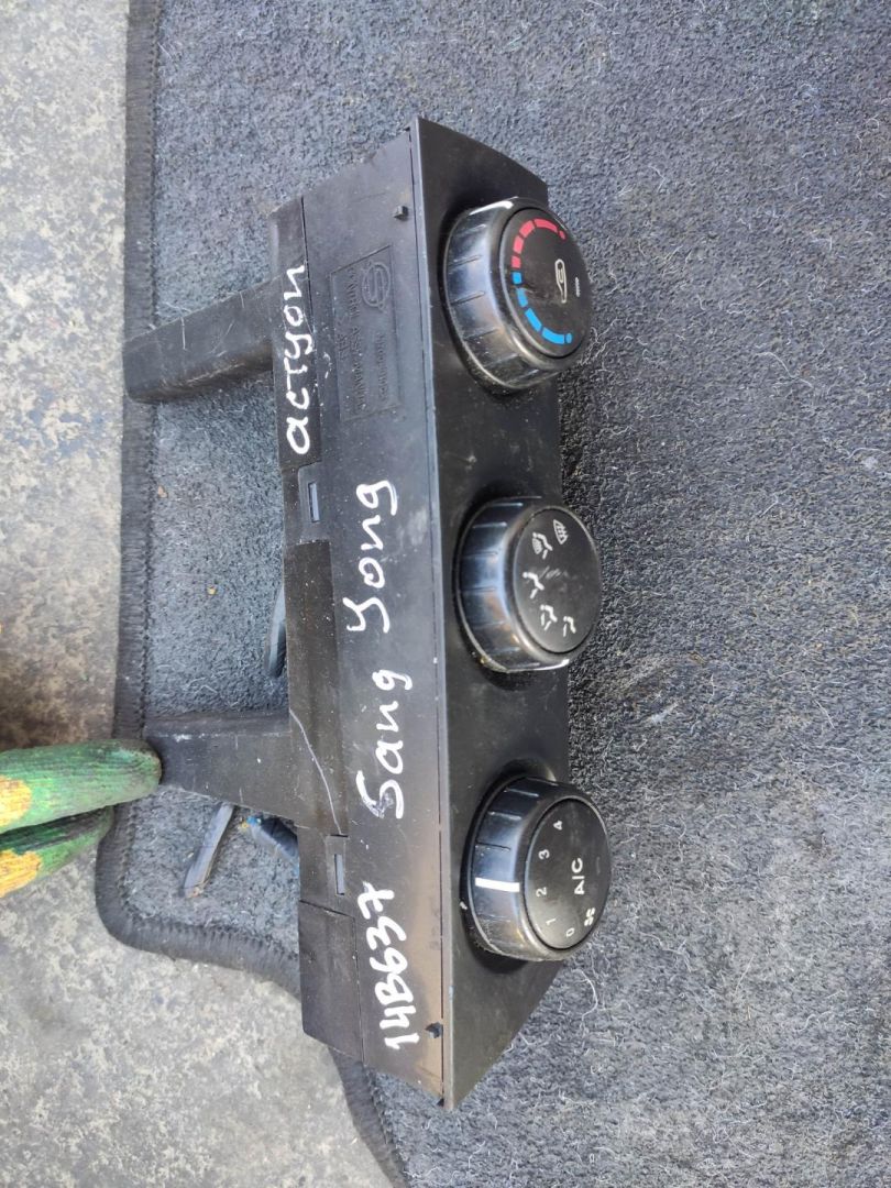 блок управления печки / климат-контроля SsangYong Actyon 1 поколение 2007, 2.3 л., бензин, минивэн - фото №1