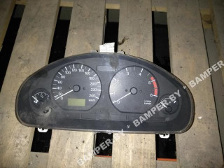 щиток приборов (приборная панель) Mitsubishi Carisma 1 поколение 1996