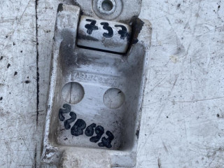 петля двери Mercedes-Benz Sprinter 2 поколение (W906) 2009, A9067400737