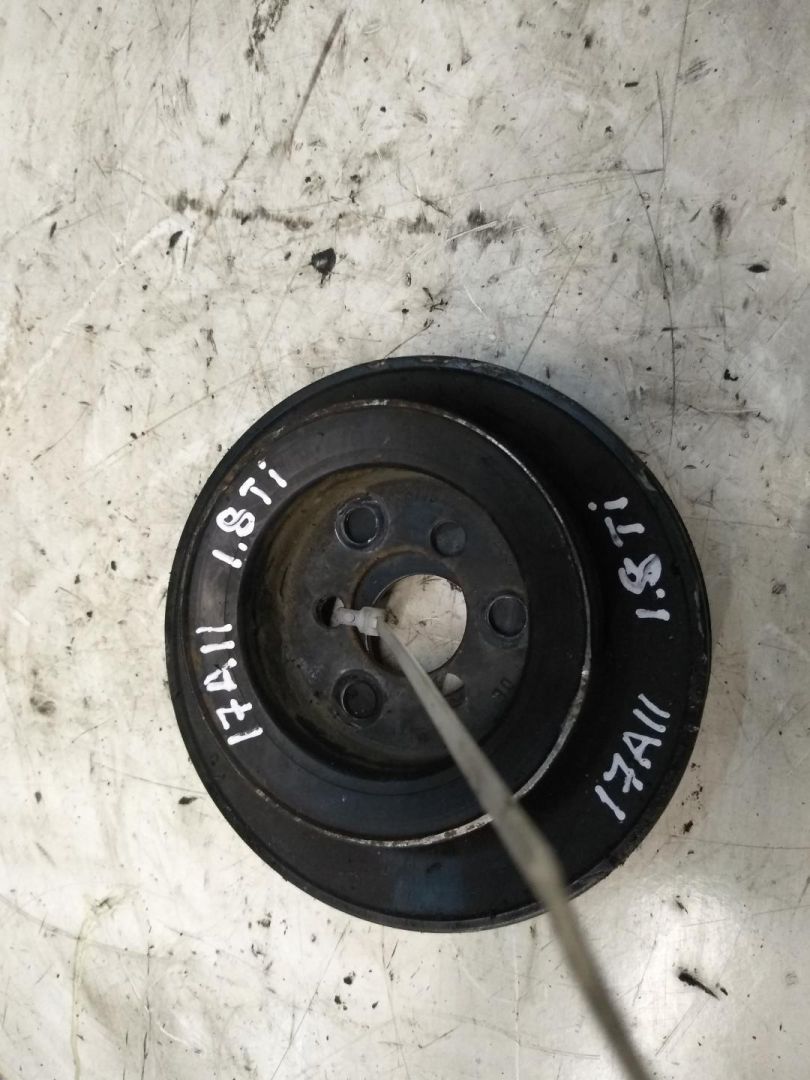шкив насоса гидроусилителя Volkswagen Passat B5 1999, 1.8 л., Ti, бензин, АКПП - фото №1
