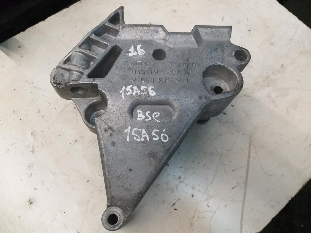 кронштейн двигателя Volkswagen Golf 5 поколение 2005, 1.6 л., бензин, МКПП - фото №1