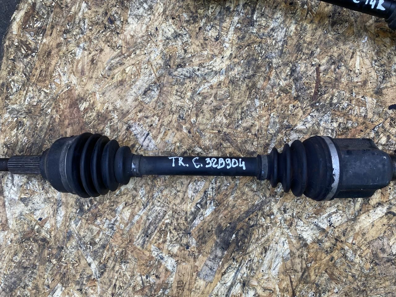 полуось передняя левая (приводной вал, ШРУС) Ford Transit Custom 1 поколение 2018 - фото №1