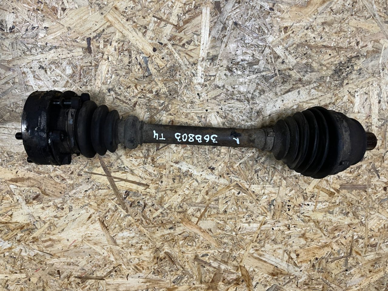 полуось передняя правая (приводной вал, ШРУС) Volkswagen Transporter T4 1995 - фото №1