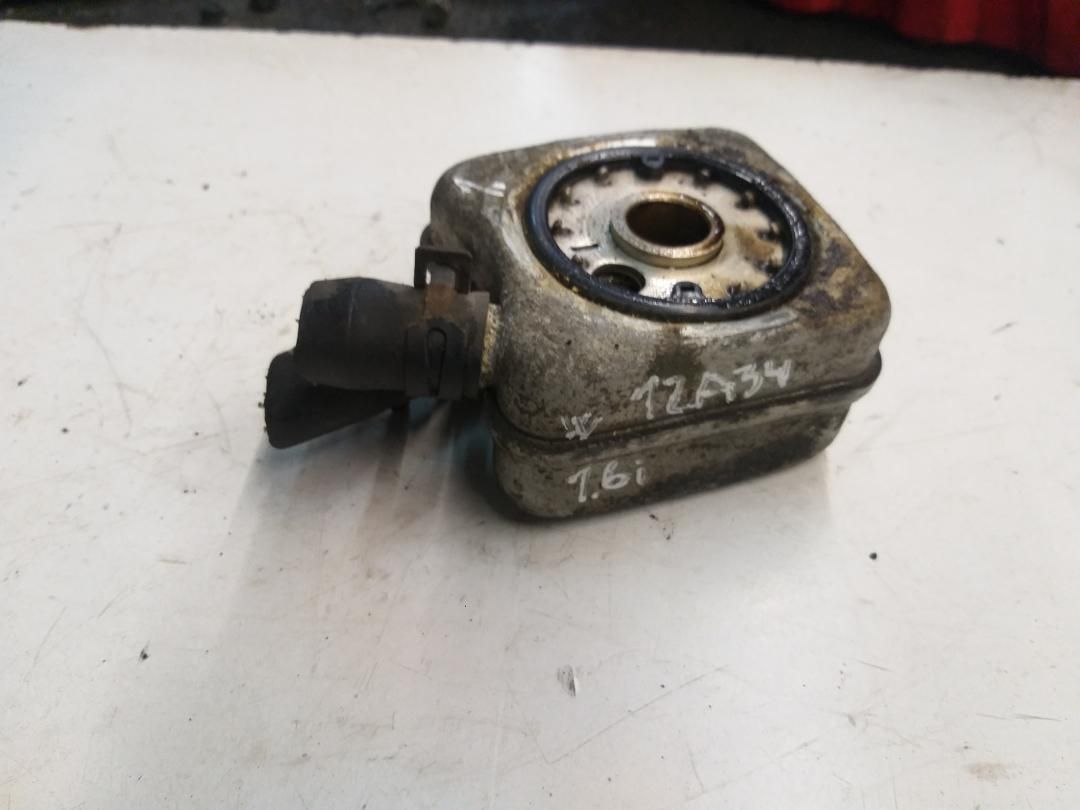 теплообменник масляного фильтра Volkswagen Golf 4 поколение 2000, 1.6 л., бензин, АКПП, хетчбэк 5 дв. - фото №1