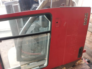 дверь передняя правая DAF XF 105 1 поколение 2005, 12.9 л., дизель, красный, грузовик