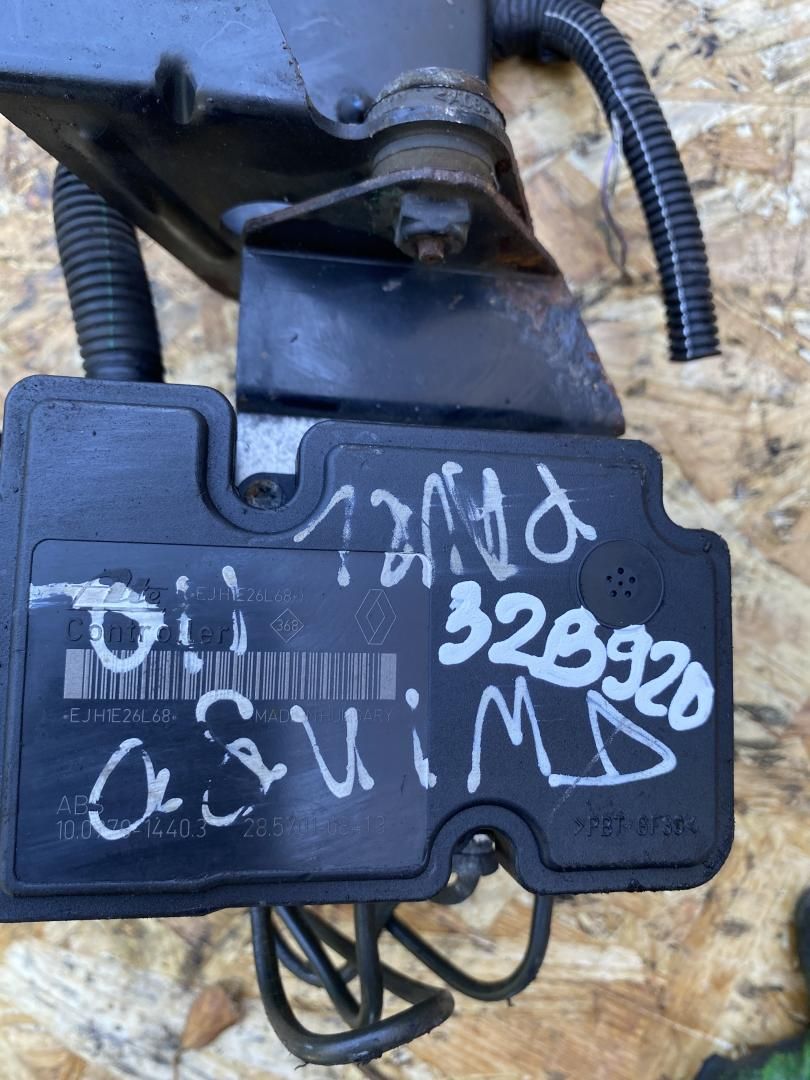 блок ABS Renault Twingo 2 поколение 2011 - фото №1