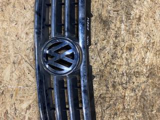 решетка радиатора Volkswagen Touareg 1 поколение 2006