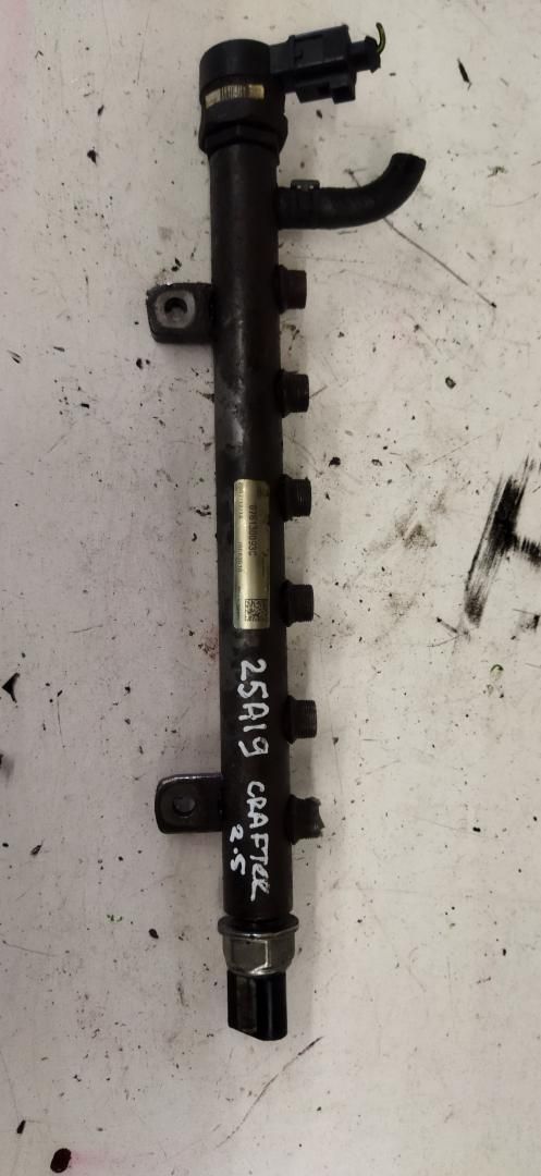 топливная рампа Volkswagen Crafter 1 поколение 2008, 2.5 л., TDi, дизель, МКПП - фото №1