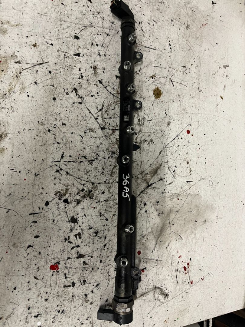 топливная рампа BMW 5 серия E60/E61 2005, 3.0 л., TD, дизель, АКПП, 0445216008 - фото №1