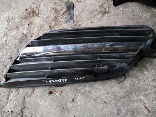 решетка радиатора Nissan Almera Tino V10 2000