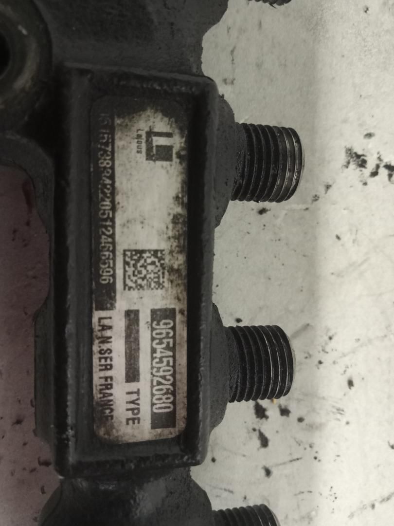 топливная рампа Ford C-Max 1 поколение 2005, 1.6 л., дизель, МКПП, минивэн, 9654592680 - фото №1