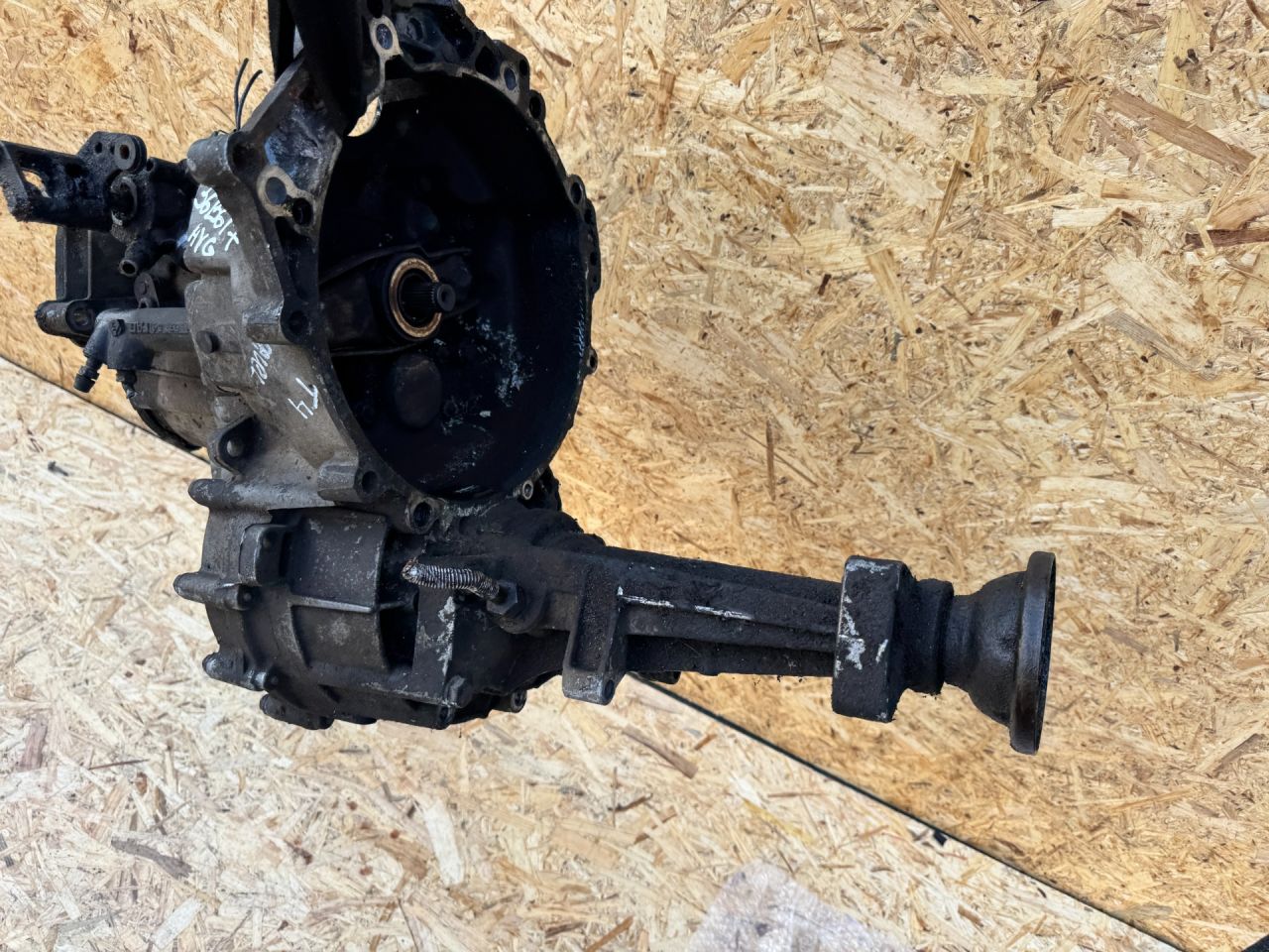 КПП механическая (МКПП) Volkswagen Transporter T4 1995, 1.9 л., D, дизель, МКПП, AYG - фото №1