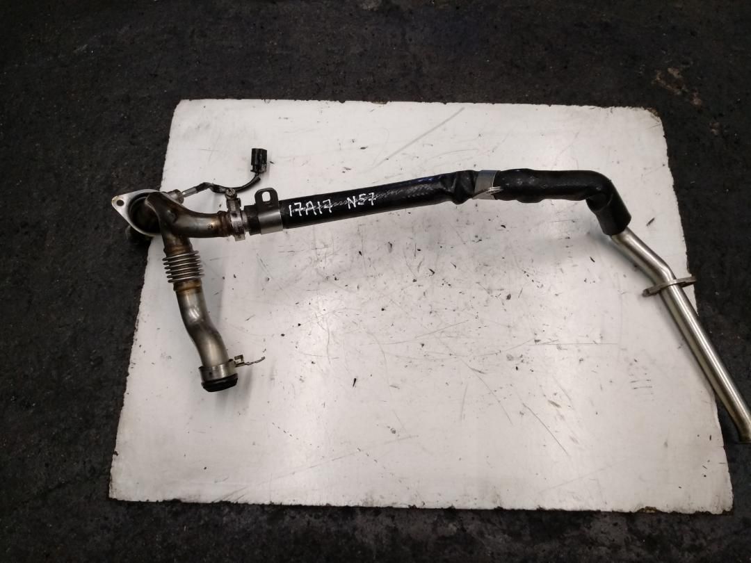 трубка системы рециркуляции EGR BMW 5 серия F07/F10/F11 2012, 3.0 л., TDi, дизель, АКПП - фото №1