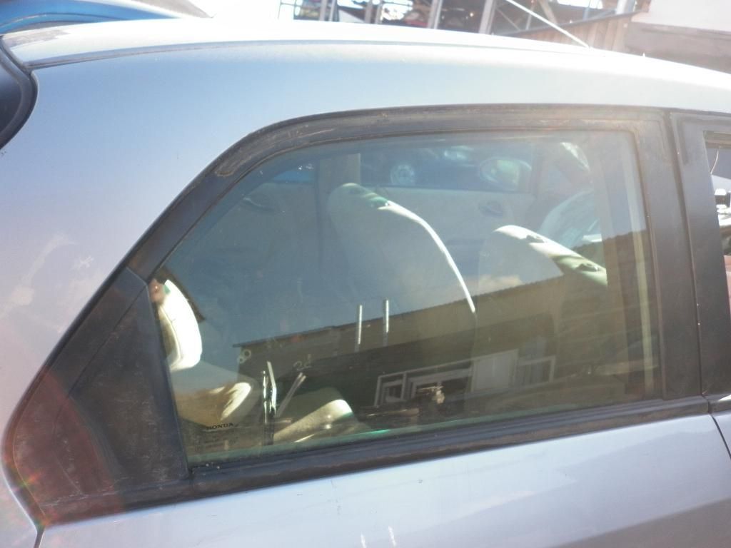 стекло двери задней правой Honda Fit Aria 1 поколение GD6 2002, 1.5 л., L15A, бензин, АКПП, серый, седан, передний привод, правый руль - фото №1