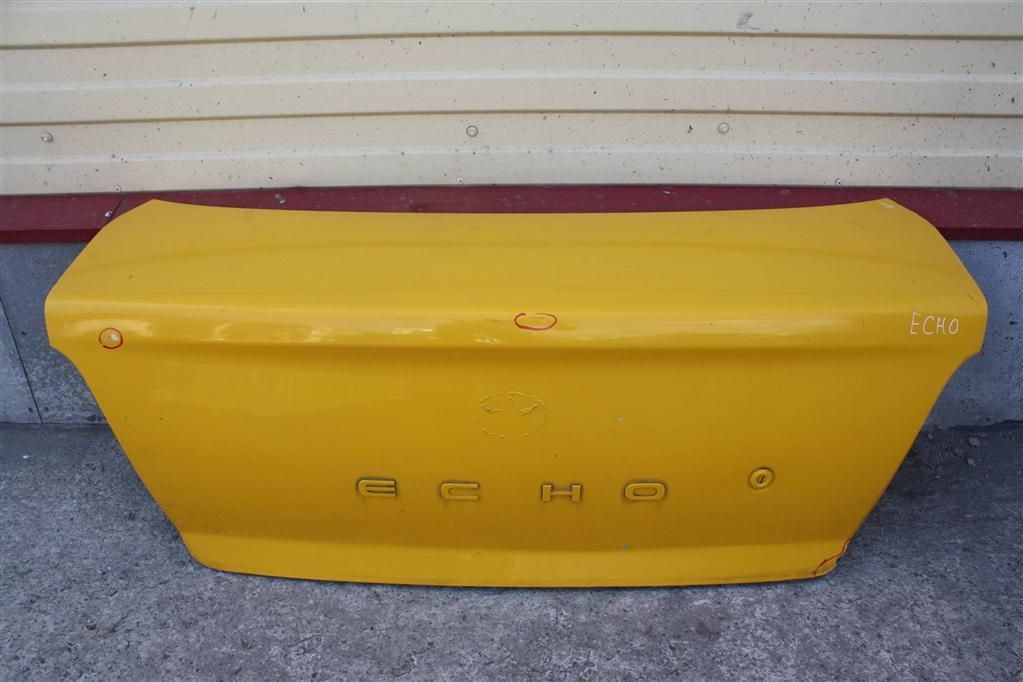 крышка багажника (дверь 3-5) Toyota Echo 1 поколение NCP10 2001, 1.5 л., 1NZ-FE, бензин, АКПП, желтый, седан, передний привод, 6440152020 - фото №1