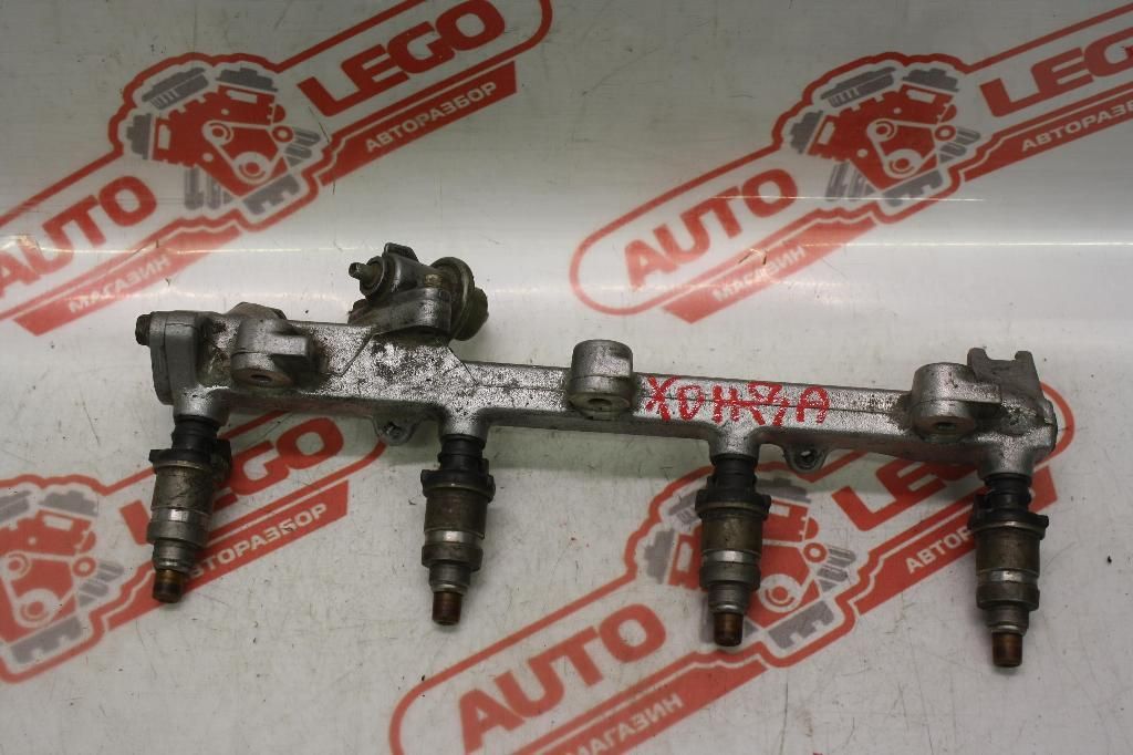 Рейка топливная (рампа) с форсунками Honda Accord 5 поколение 1993, F20Z2, бензин, МКПП, красный, седан, передний привод, MJN100680 - фото №1