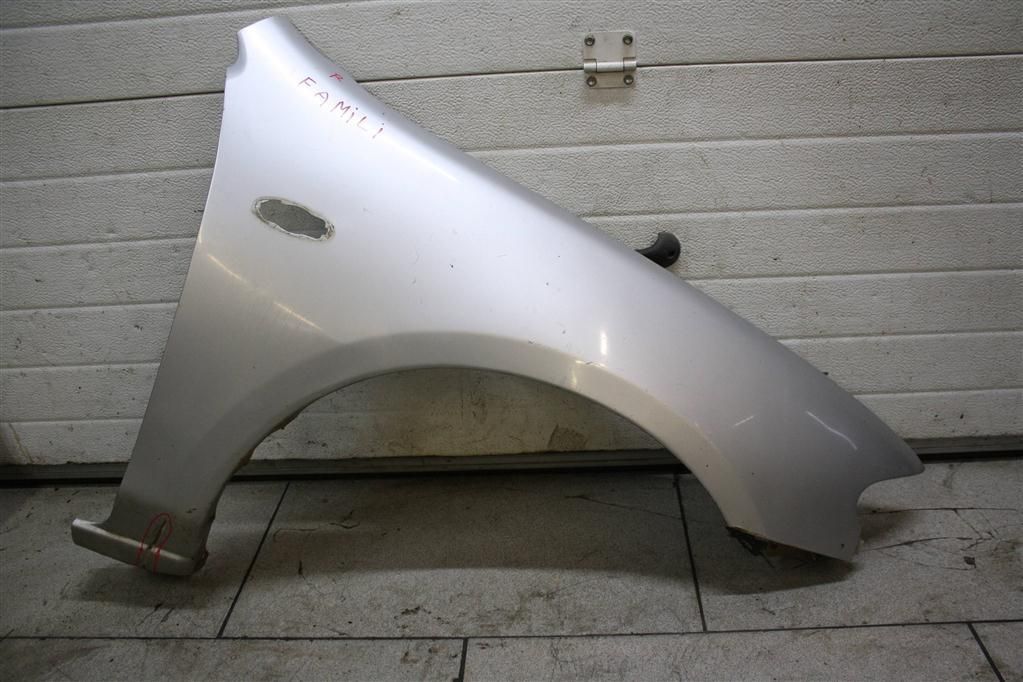 крыло переднее правое Mazda Familia 7 поколение BF3P 1994, 1.5 л., Z5, бензин, АКПП, серебристый, седан, передний привод, правый руль - фото №1