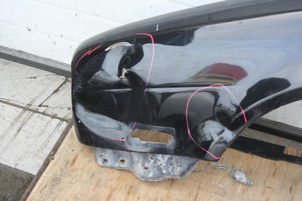 крыло переднее левое Nissan Cedric Y32 1991, 2.8 л., RD28, дизель, АКПП, черный, седан, задний привод, правый руль, 631010P030 - фото №1