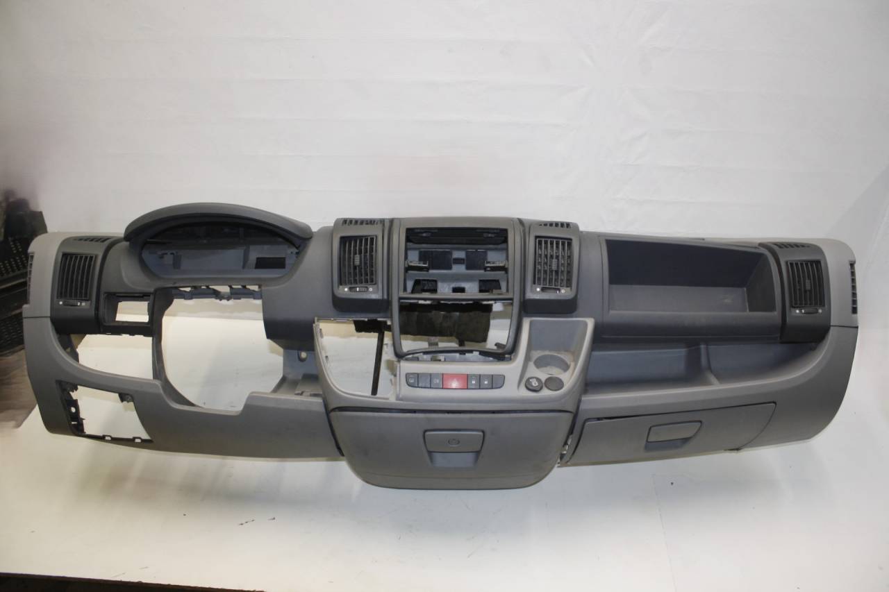 панель передняя салона (торпедо) Citroen Jumper 2 поколение L4H2 2010, 2.2 л., 4HU (P22DTE), дизель, МКПП, синий, фургон, передний привод - фото №1
