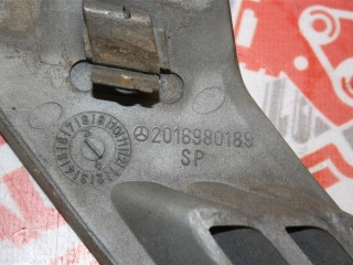молдинг крыла Mercedes-Benz C-Класс 1 поколение [рестайлинг] A205 1990, 2.0 л., 102.921, бензин, МКПП, серый, седан, задний привод, 2016980189