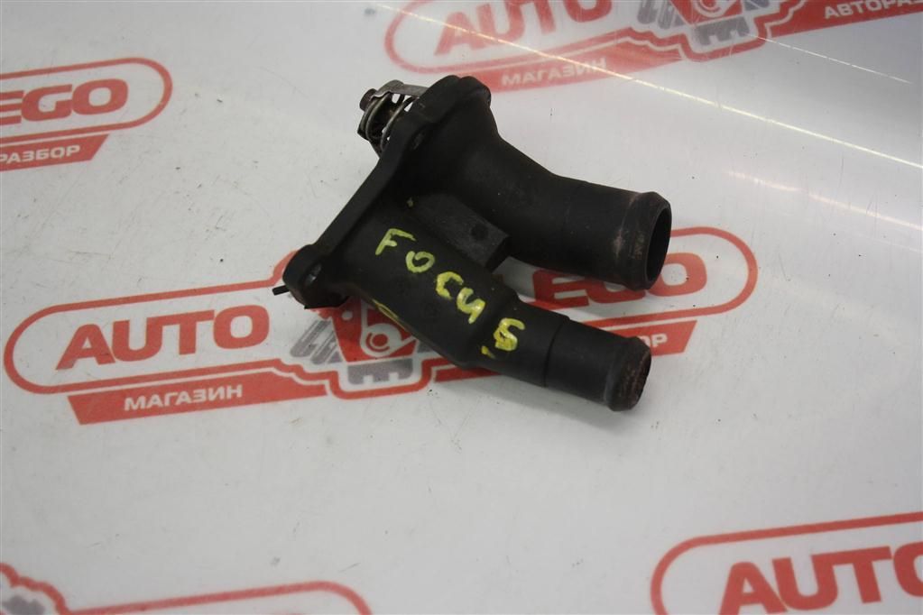 корпус термостата Ford Focus 2 поколение BK 2007, 1.6 л., SHDA, бензин, АКПП, темно-синий, седан, передний привод, 1707050 - фото №1