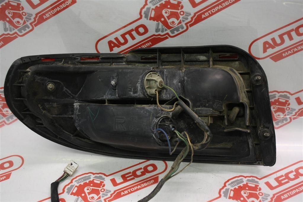 фонарь задний правый Toyota Carina T190 1993, 1.6 л., 4A-FE, бензин, МКПП, темно-серый, седан, передний привод, правый руль, 815502B320 - фото №1