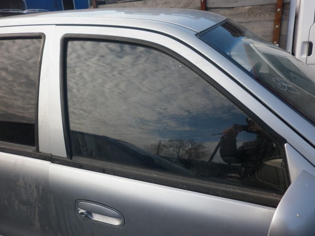 стекло двери передней правой Geely CK Otaka 1 поколение 2005, 1.5 л., MR479QA, бензин, МКПП, серый, седан, передний привод - фото №1