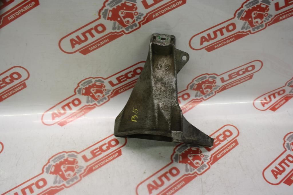 кронштейн двигателя Volkswagen Passat B5 312 1996, 1.6 л., AHL, бензин, МКПП, серый, седан, передний привод, 3B0199308 - фото №1