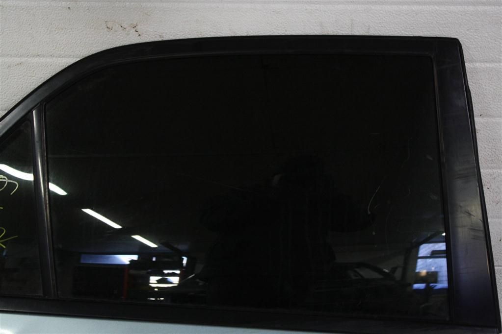 стекло двери задней правой Mitsubishi Lancer 9 поколение C12W 2006, 1.6 л., 4G18, бензин, МКПП, зеленый, седан, передний привод, MR525742 - фото №1