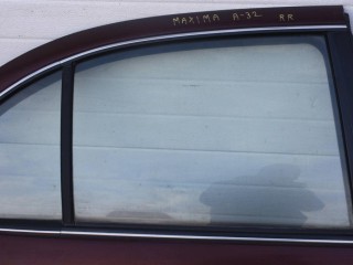 стекло двери задней правой Nissan Maxima A32 1997, 3.0 л., VQ30DE, бензин, АКПП, вишнёвый, седан, передний привод