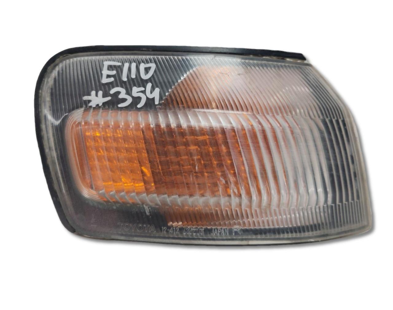 указатель поворота Toyota Corolla 8 поколение (E110) AE114 1997, 1.6 л., 4A-FE, бензин, МКПП, седан, полный привод, 212-1592, 8151112810 - фото №1