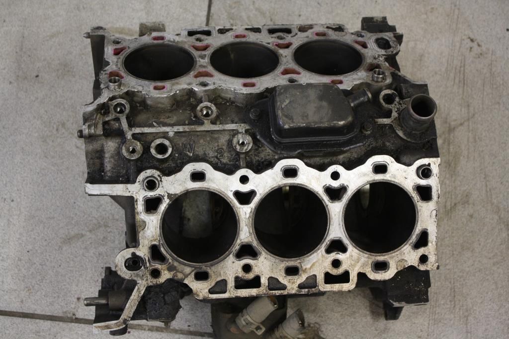 блок цилиндров Ford Mondeo 2 поколение B4Y 1998, 2.5 л., SEA, бензин, АКПП, серый, седан, передний привод - фото №1