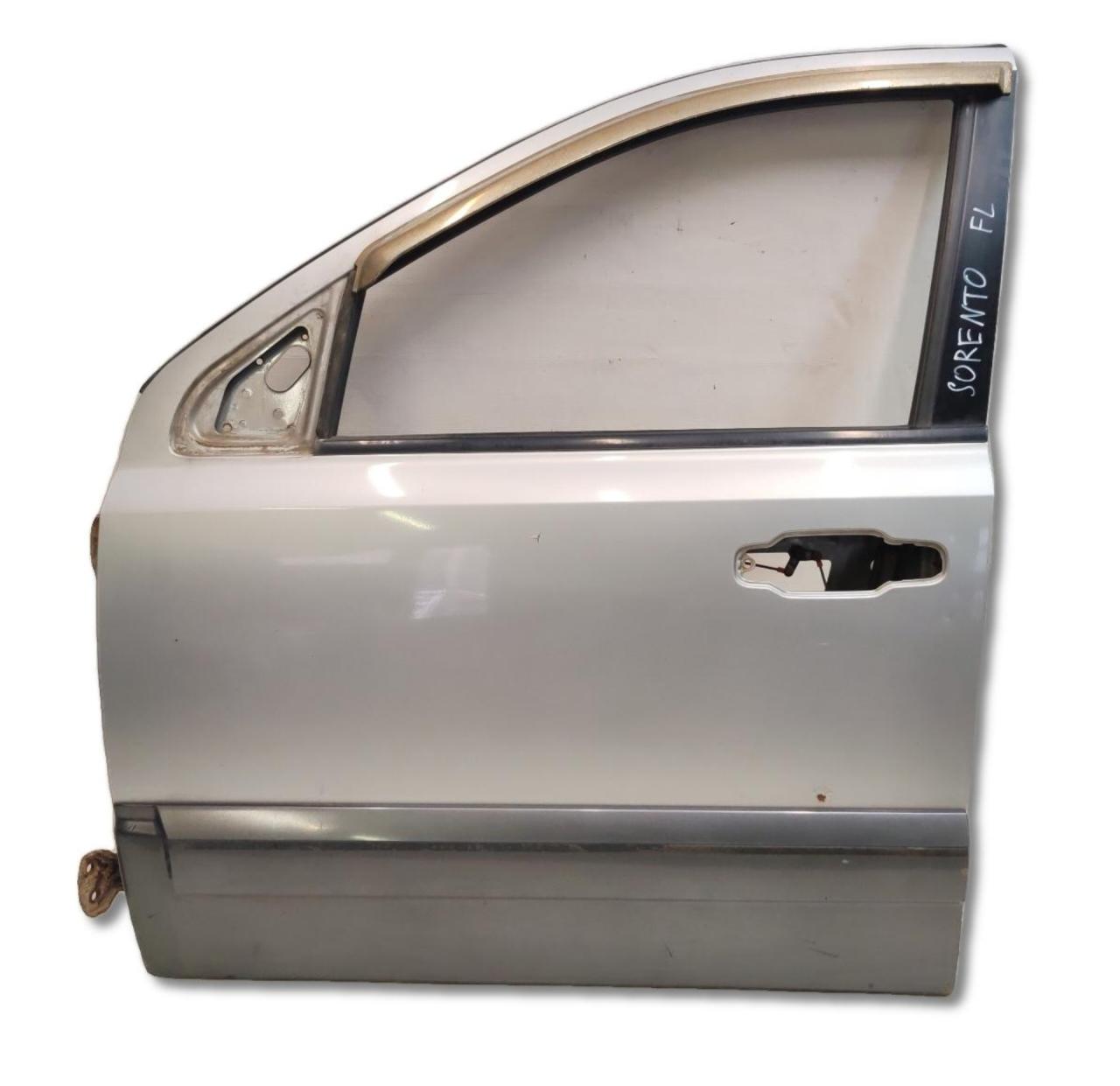 дверь передняя левая Kia Sorento 1 поколение BL 2002, 2.5 л., D4CB, дизель, АКПП, серебристый, полный привод - фото №1