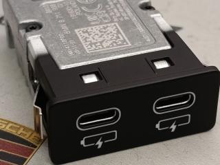 разъем AUX / USB BMW 4 серия G22/G23 2022, 3.0 л., бензин, c4f, 8711938