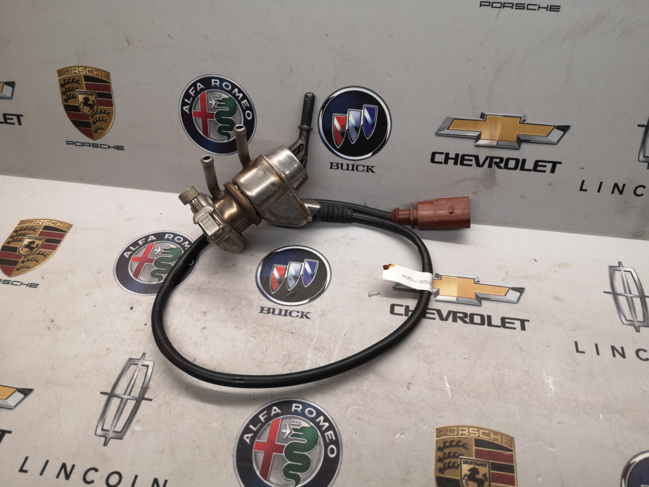 Форсунка Adblue Porsche Macan 1 поколение 2017, 3.0 л., дизель, правый руль, 4H0131113E - фото №1