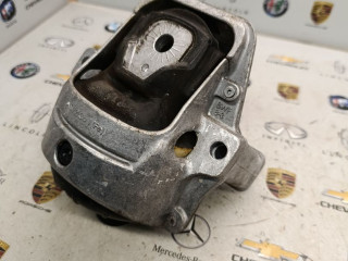 подушка крепления двигателя Porsche Macan 1 поколение [2-й рестайлинг] 2022, 2.0 л., бензин, АКПП, 8R0199381