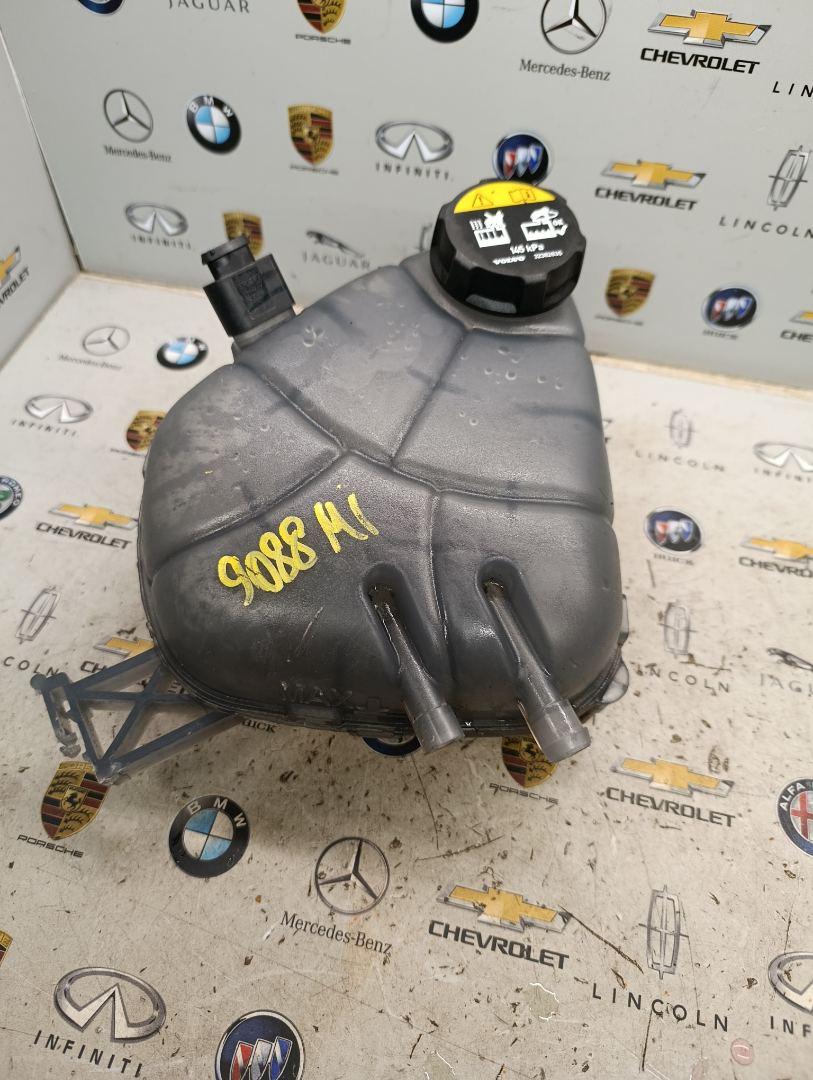 бачок расширительный Volvo XC40 1 поколение 2024, 2.0 л., бензин, 31686047 - фото №1