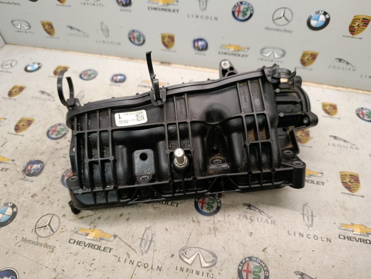 коллектор впускной Chevrolet TrailBlazer 3 поколение 2023, бензин, 12710636, 12688239 - фото №1