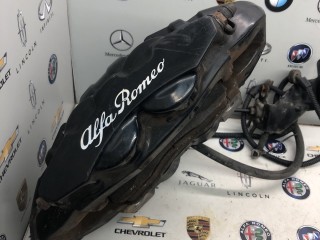 суппорт передний правый Alfa Romeo Stelvio 1 поколение 2018, 00505534540