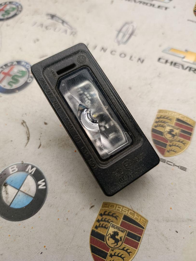 подсветка номера Audi A6 C8 2022, 2.0 л., бензин - фото №1