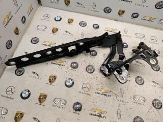 петля капота правая Porsche Macan 1 поколение [2-й рестайлинг] 2023, 2.0 л., бензин, АКПП, 95B823302F