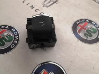 кнопка открытия багажника Alfa Romeo Stelvio 1 поколение 2018, 2.2 л., дизель, АКПП, правый руль, 01561170210